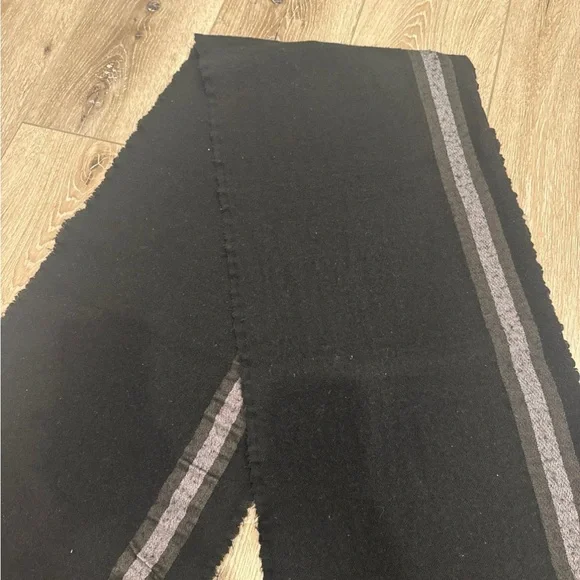 Gucci Black Scarf with Gray Stripe Detail - Picture 12 of 12